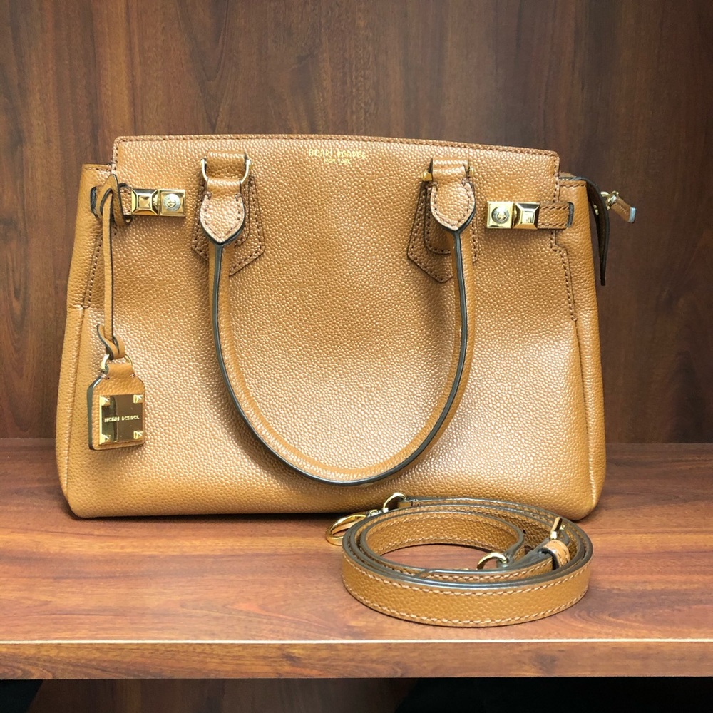 Henri Bendel Carlysle Satchel 🌸